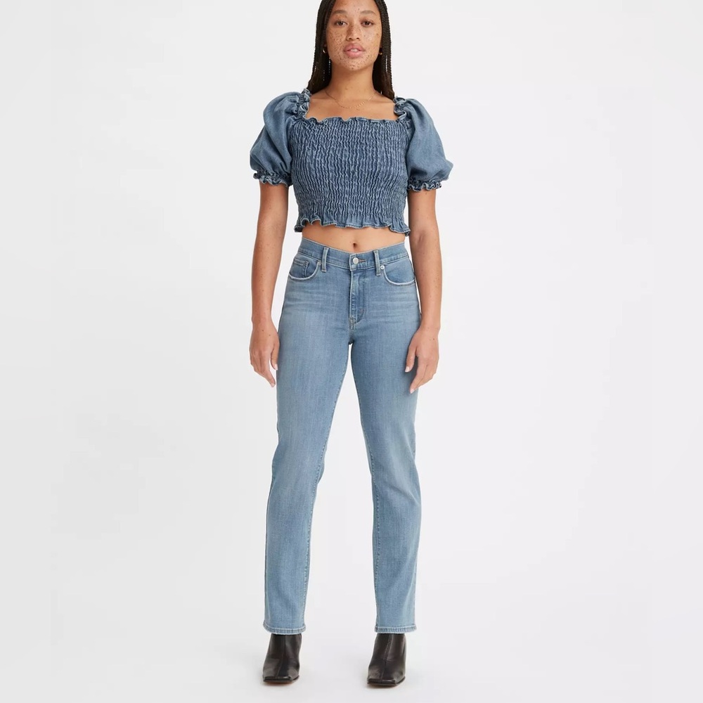Levi’s Women’s Classic Straight Light Blue Jeans Size 6